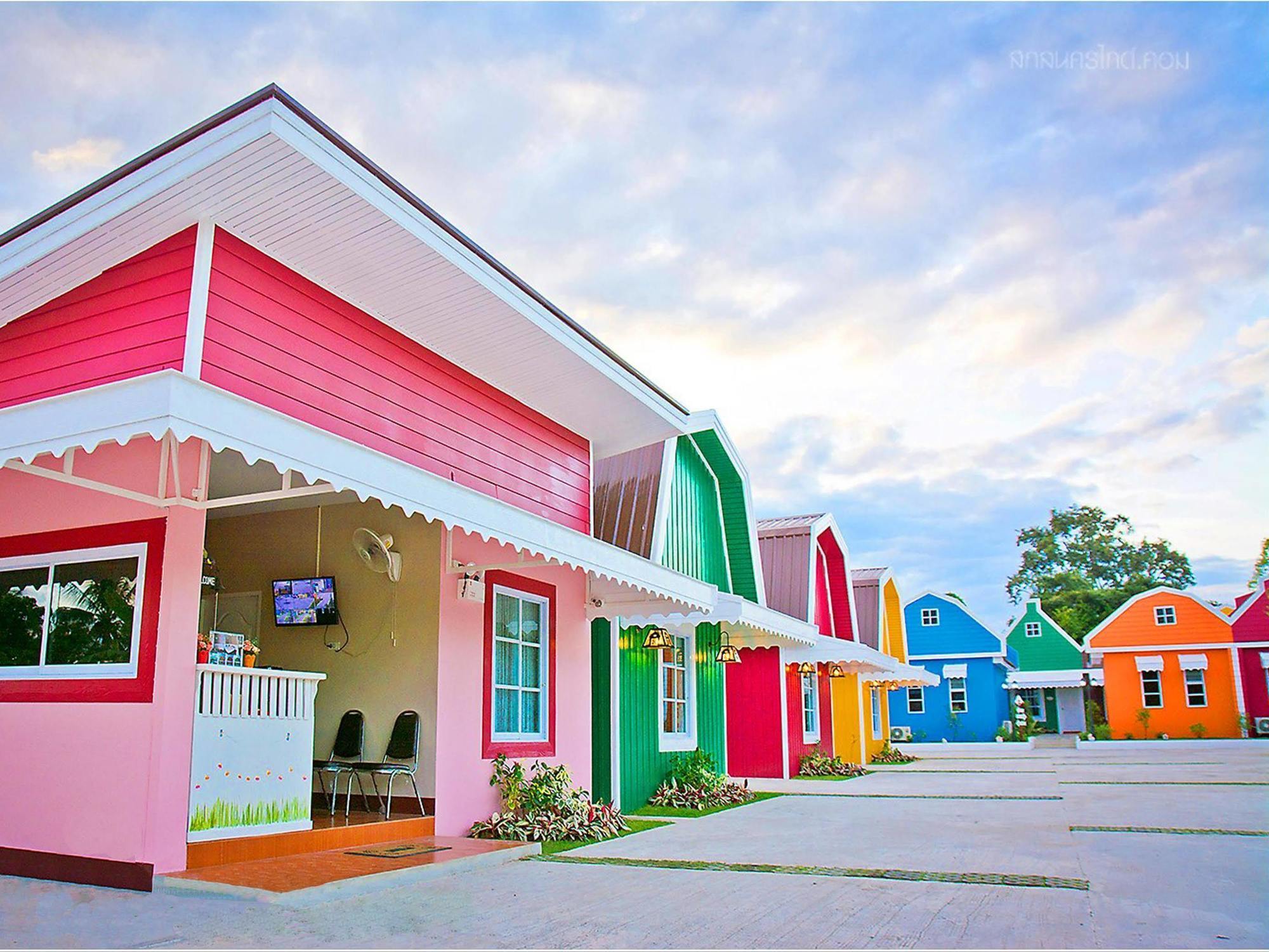 Color Ville Hotel Sha Certified Sakon Nakhon Exterior foto